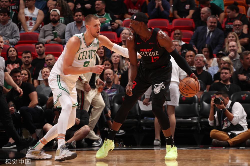 安菲尔德的 安菲尔德的