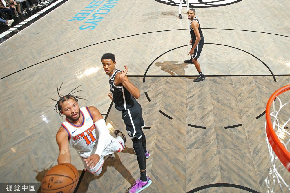 更显示出他 更显示出他